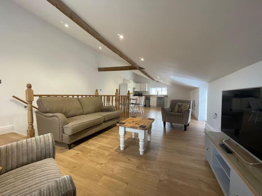 2 Bedroom Cottage In Old Town Swindon Kültér fotó