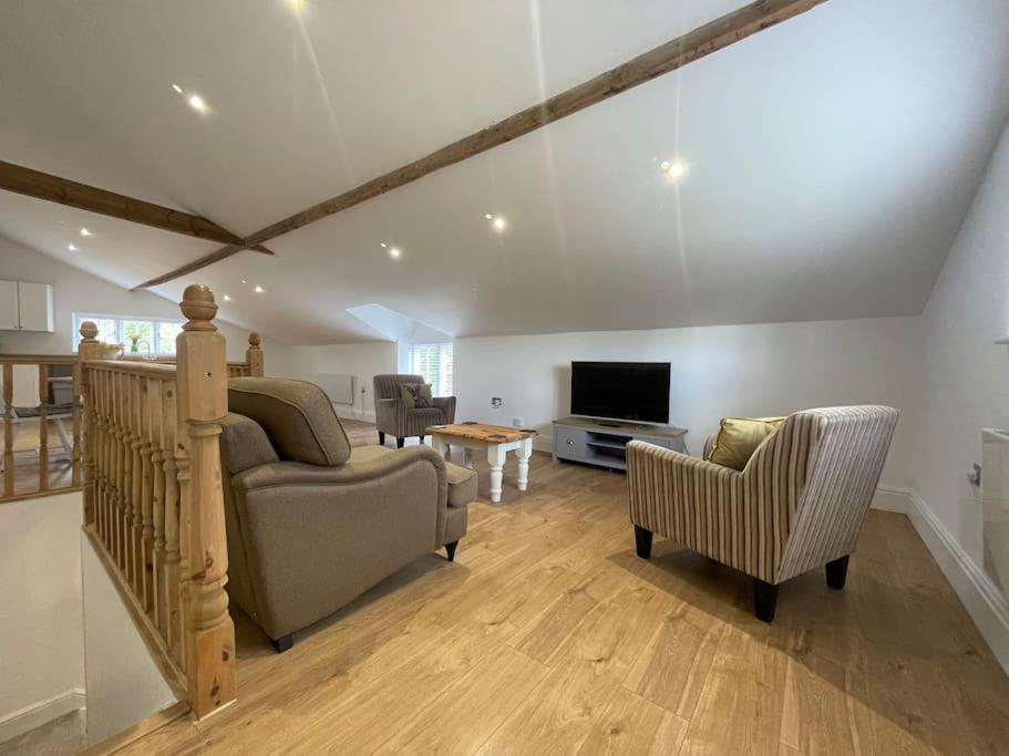 2 Bedroom Cottage In Old Town Swindon Kültér fotó